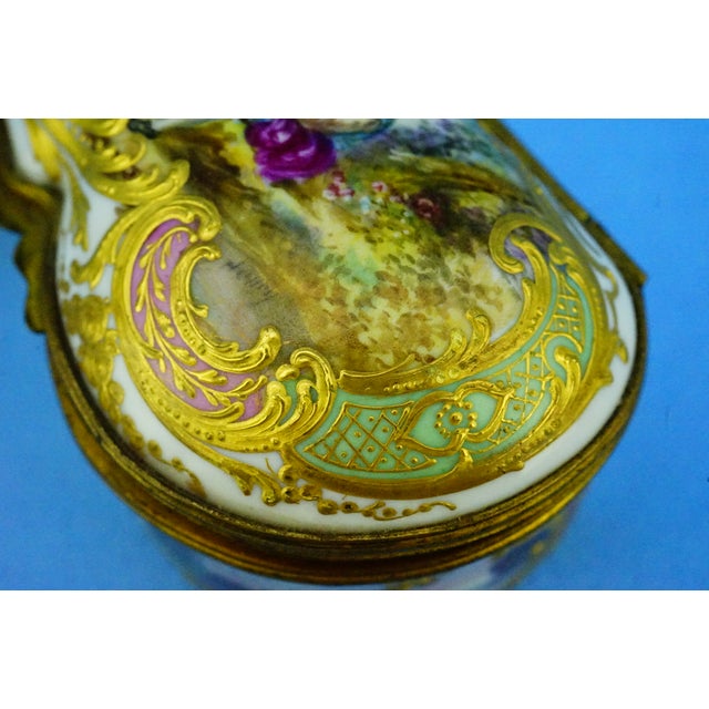 Porcelain Snuffbox Jewelry Box by Edme Samson Manufacturing, Sevres, 19th Century For Sale - Image 17 of 18