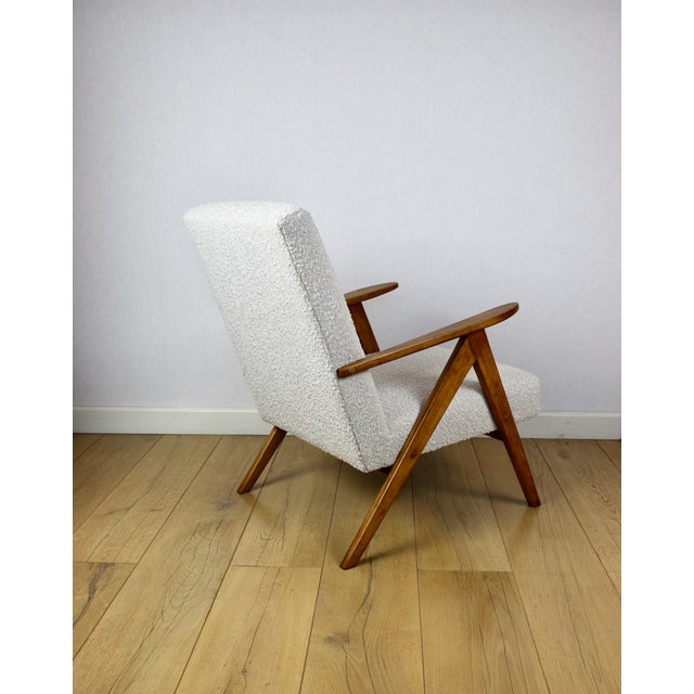 Wood Vintage B-310 VAR Lounge Chair in White Bouclé, 1970s For Sale - Image 7 of 10