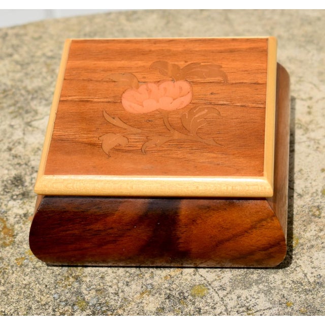 Italian Vintage Italian Floral Inlaid Wood Bombe' Shaped Jewelry Trinket Box For Sale - Image 3 of 12