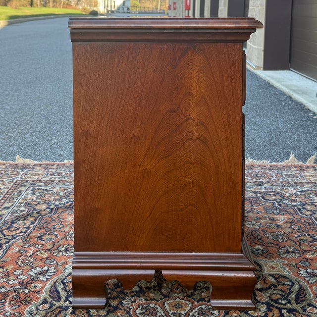 Vintage Thomasville Chippendale Collector's Cherry Nightstand Cabinet With Drawer For Sale - Image 12 of 17