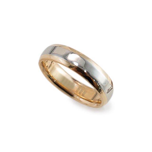 Early 21st Century Men’s Platinum and 18k Yellow Gold Wedding Band Ring, Size 9 For Sale - Image 5 of 7