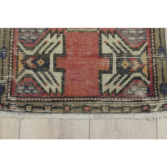 1970s Turkish Boho Style Geometric Red Doormat Rug For Sale In Sacramento - Image 6 of 13