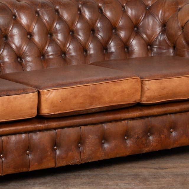 20th Century Spanish Brown Vintage Leather Chesterfield Sofa For Sale - Image 6 of 18