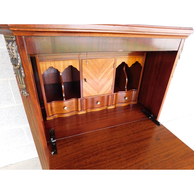 Antique French Louis XV Marquetry Secretary Desk For Sale In Philadelphia - Image 6 of 18