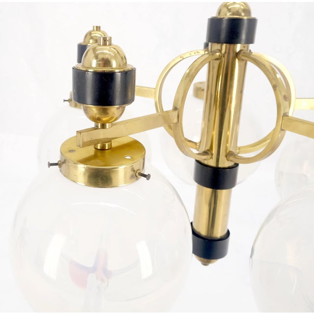 Robert Sonneman Mid Century Milk Amber Glass 4 Globe Shades Brass Light Fixture Chandelier For Sale - Image 4 of 8