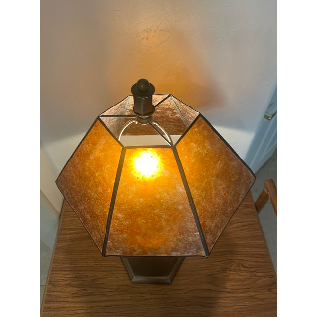 Vintage Shaker Metal Table Lamp With an Amber Mica Hexagonal Lamp Shade For Sale In Phoenix - Image 6 of 12