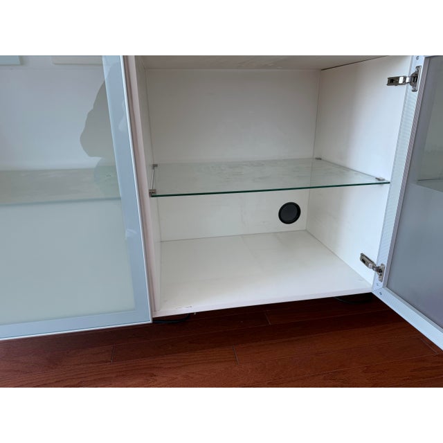 Italian Design Within Reach Alto Media Credenza Buffet in White by Horm, Made in Italy. For Sale - Image 3 of 4