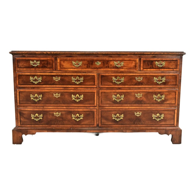 Henredon Georgian Mahogany and Burl Wood Dresser or Chest of Drawers For Sale