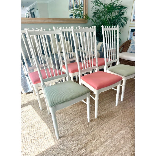 Fabulous set of 6 vintage white faux bamboo dining chairs. 4 chairs are upholstered in a beautiful coral pink and 2 chairs...