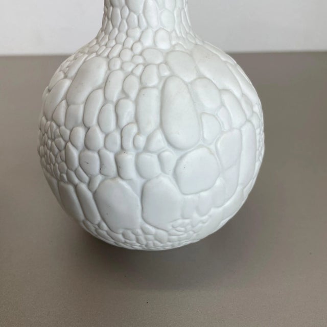 German Op Art Biscuit Porcelain Vases from Ak Kaiser, 1970s, Set of 2 For Sale - Image 9 of 15