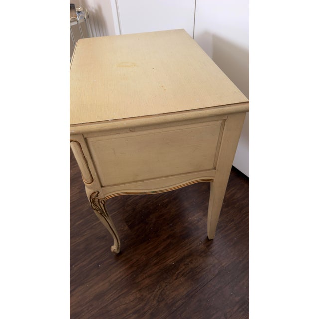 Cream Pair of Vintage White Fine Furniture French Provincial Nightstands (Mebane, Nc) For Sale - Image 8 of 12