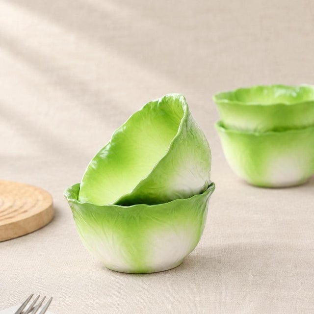 This four-piece rice bowl set features the iconic cabbage leaf design, making it perfect for everyday dining, special...