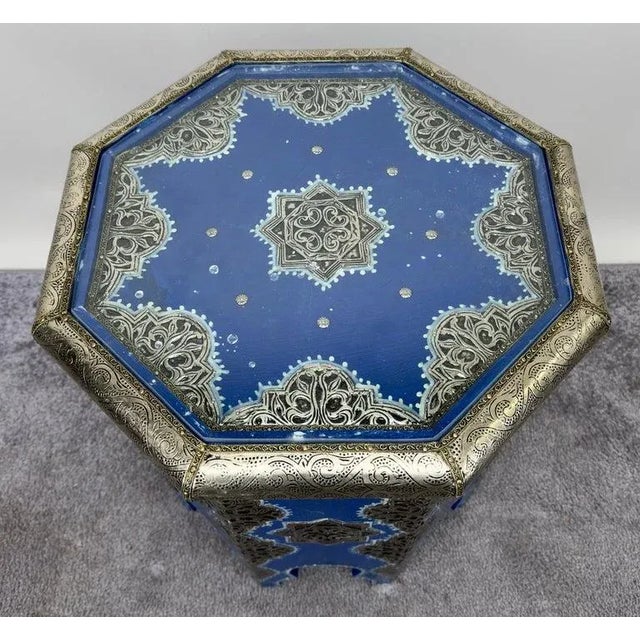 1990s Moroccan Boho Chic White Brass Inlaid Side or End Table in Blue, a Pair For Sale - Image 5 of 12