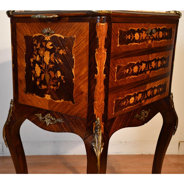 1890s Antique French Louis XV Walnut Inlaid & Marble Top Liquor Cabinet / Bar For Sale - Image 9 of 18