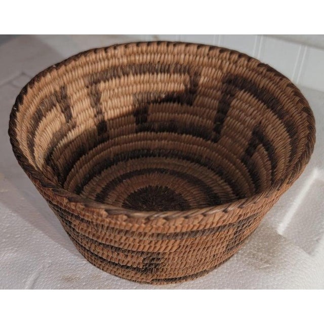 Amazing hand made hemp woven geometric basket in fine condition. Nice and tight woven pattern with amazing patina and form.