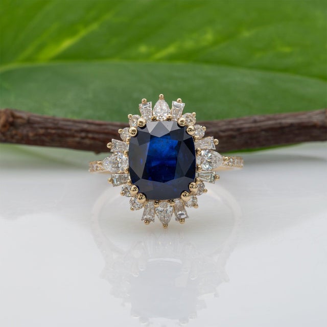 Gia Certified 4.3Ct Ceylon Sapphire Ring With Natural Diamond Accents: 14k Gold, Size 6.75 For Sale In Columbus - Image 6 of 10