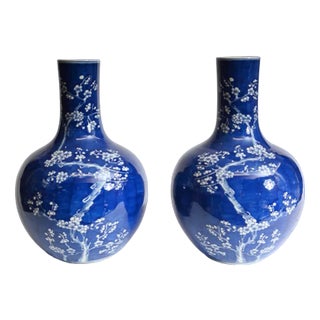 Chinese Temple Jars in Blue and White Porcelain Urns, Set of 2 For Sale