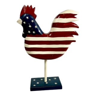 1980s Vintage Americana Arts & Crafts Boho Chic Painted Wooden Chicken Figural Holiday Accent - 4th of July For Sale