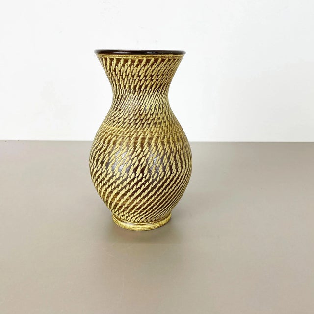 Pottery ceramic vase Producer: Dümmler and Breiden, Germany Decade: 1950s Description: Original vintage 1950s pottery...