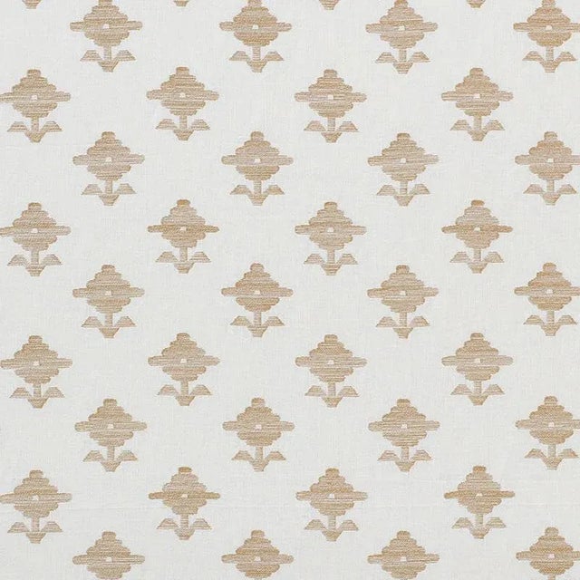 Sample - Schumacher Rubia Embroidery Fabric in Ivory For Sale