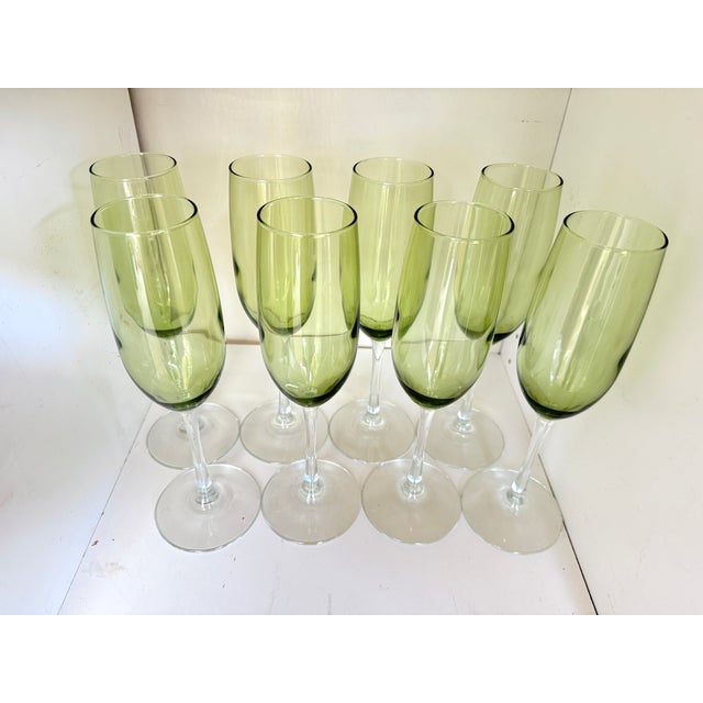 1990s Set of 8 Vintage Olive Green Stemmed Hand Blown Glass Champagne Flutes For Sale - Image 4 of 4