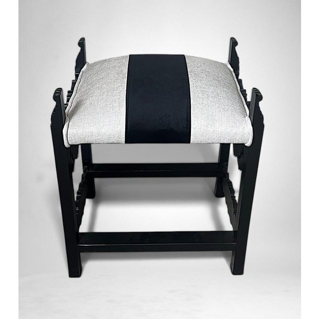 Elegant and refined Italian Neo-Renaissance style bench, crafted from solid wood with a glossy black lacquered finish that...