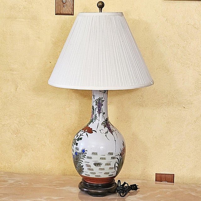 Chinoiserie Vintage Chinoiserie Porcelain Table Lamp With Floral Garden Motif on Wood Base For Sale - Image 3 of 18