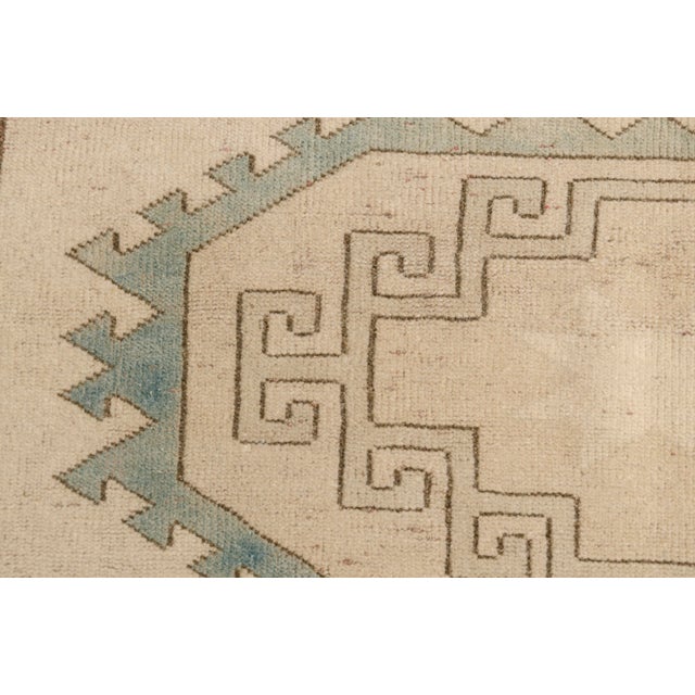 1960s 1960s Muted Anatolian Neutral Rug – Fretwork Geometric Design For Sale - Image 5 of 10
