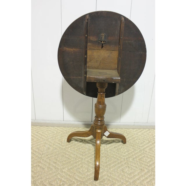 English Antique English Tradiitonal Tilt-Top Table in Oak For Sale - Image 3 of 7