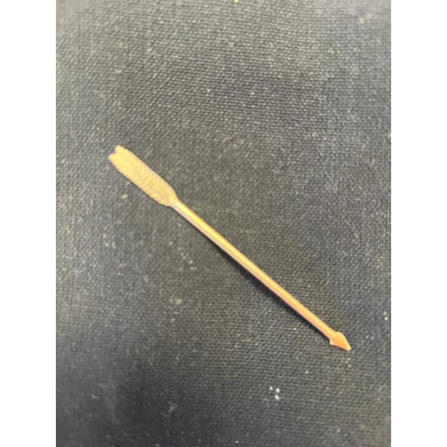 1960s 1960s English Gold Cocktail Arrow Pick For Sale - Image 5 of 5