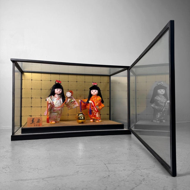 Contemporary Vintage Japanese Ichimatsu Doll in Display, 1970s, Set of 3 For Sale - Image 3 of 15