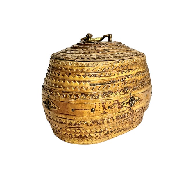 Antique French Tramp Art Birch Box With Scalloped Edge For Sale - Image 14 of 17