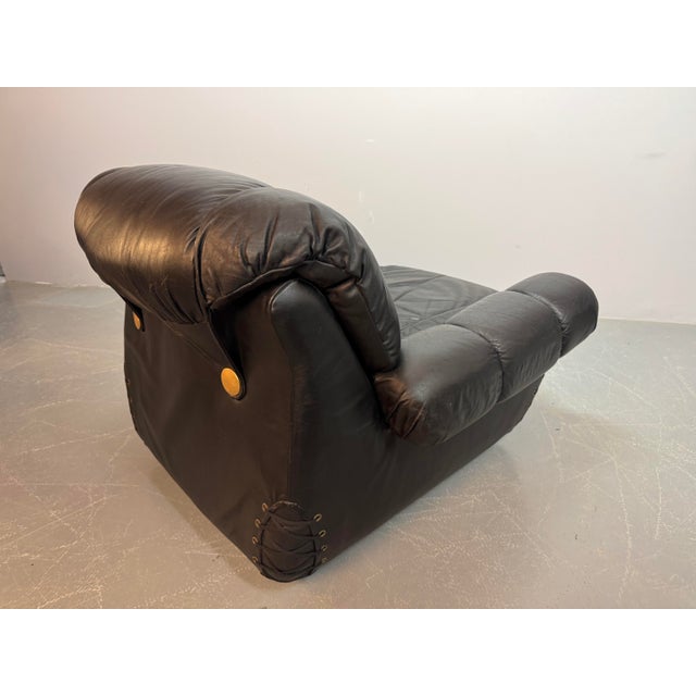 Animal Skin Large Italian Space Age Postmodern Black Leather Lounge Chair with Brass Buttons and Cord Lacing from Busnelli, 1970s For Sale - Image 7 of 10