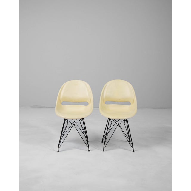 Traditional 20th Century Czech Fiberglass Chairs By Miroslav Navratil For Vertex - A Pair For Sale - Image 3 of 18