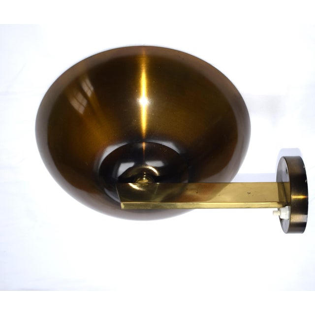 Two wall lamps in typical Bauhaus style from around 1930. Very good condition. 1 E27 light bulb Up to 250V (Europe/UK...