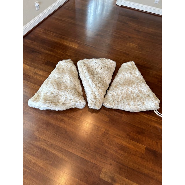 Textile Luxe Faux Lynx Fur Christmas Tree Skirts in White, Antique White & Taupe For Sale - Image 7 of 12