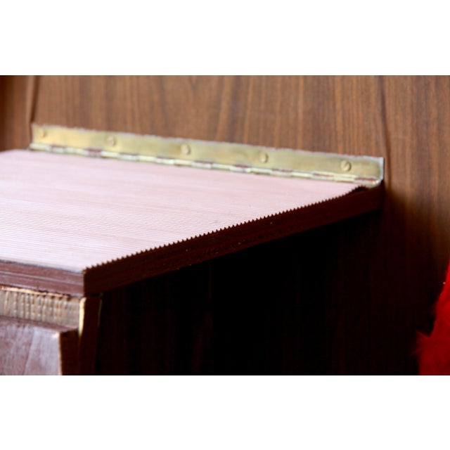 1970s Vintage Furry Ottoman, Italy, 1970s For Sale - Image 5 of 6