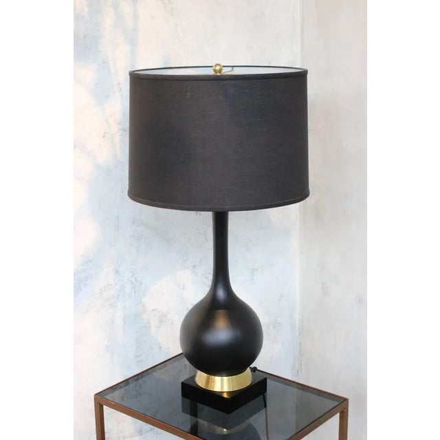1960s American Mid-Century Black Ceramic Table Lamp With Brass and Wood Base, 1960s For Sale - Image 5 of 10