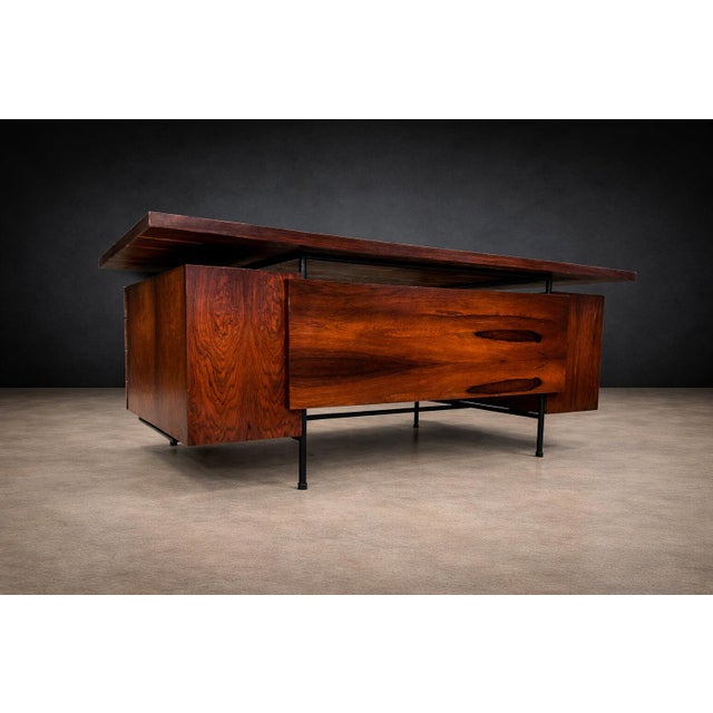 Brazilian Modern Six-Drawer Rosewood & Iron Desk by Geraldo De Barros, Brazil, 1950s For Sale - Image 14 of 15