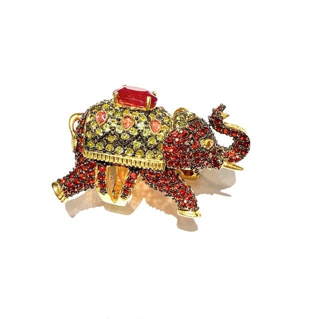 Gemstone Bochic "Orient" Neoclassical Elephant Ruby & Sapphire Ring Set 18K Gold & Silver For Sale - Image 7 of 12
