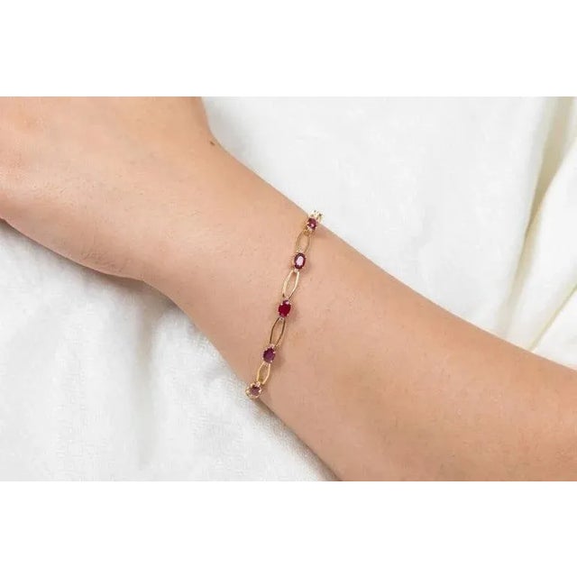 VR Jewels 1920s Style Deep Red Ruby Tennis Bracelet With Diamonds in 14kt Yellow Gold For Sale - Image 4 of 15