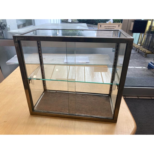 Small French Exhibition Showcase from Siegel For Sale - Image 15 of 15