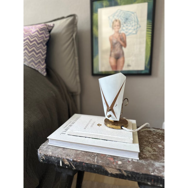 This charming mid-century Italian table lamp captures the elegance and lightness of 1950s design, combining a romantic...