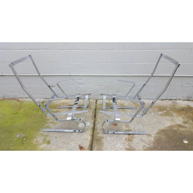 Metal Poul Kjaerholm Attrib. Mid-Century Modern Flat Bar Steel Chrome Lounge Chairs - A Pair For Sale - Image 7 of 10