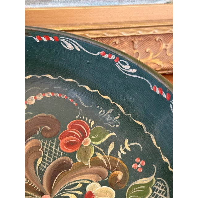 Folk Art Signed Vintage Hand-Painted Norwegian Rosemaling Style Bowl - Scandinavian Folk Art, Toleware Decorative Style, Red & Green Floral Design For Sale - Image 3 of 7