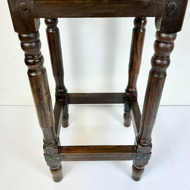 Wood 1970s Vintage Arts & Crafts Farmhouse Federal Pine Drinks Table After Ethan Allen Old Tavern. For Sale - Image 7 of 15