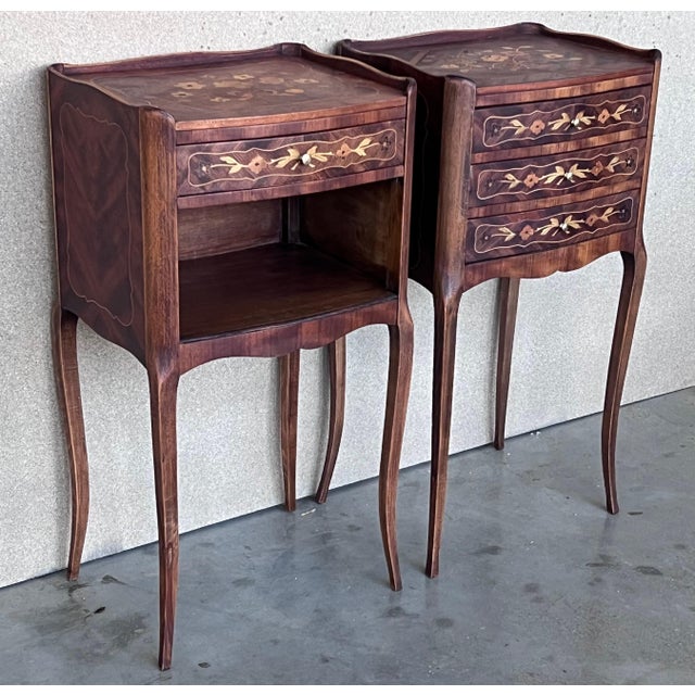 20th Century Pair of Marquetry Darkness Walnut Nightstands Tables with Drawers For Sale - Image 18 of 18