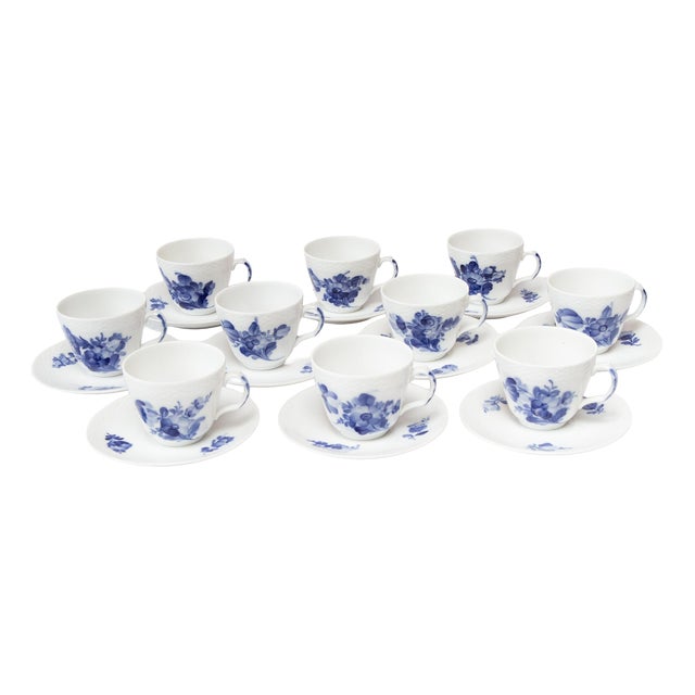 Danish Porcelain Blå Blomst Mocha Cup Set from Royal Copenhagen, 1980s, Set of 20 For Sale