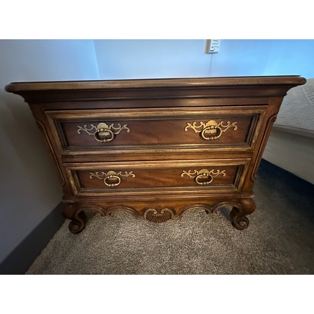 Drexel Heritage Vintage Drexel Heritage Brittany Collection Louis XV French Provincial Nightstand End Tables (Pair) For Sale - Image 4 of 17