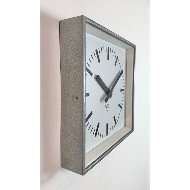 1980s Industrial Grey Square Wall Clock from Pragotron, 1980s For Sale - Image 5 of 15